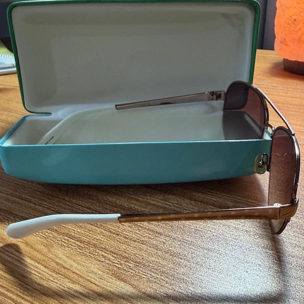 Kate Spade Aviator Sunglasses with case and lense cloth - Picture 5 of 14